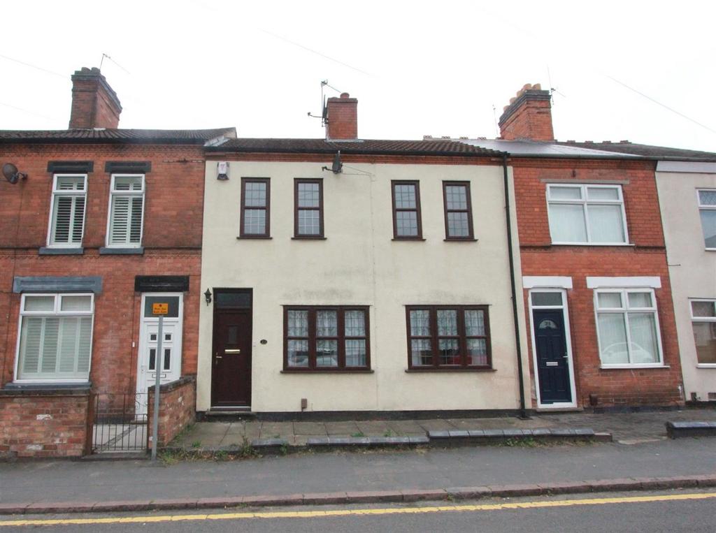 The Lawns, Hinckley, Leicestershire 2 bed terraced house £750 pcm (£
