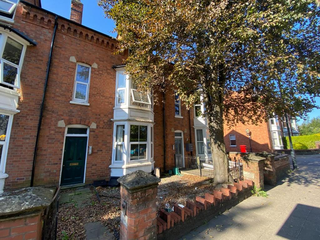 7 Alcester Road, StratforduponAvon 4 bed terraced house for sale £