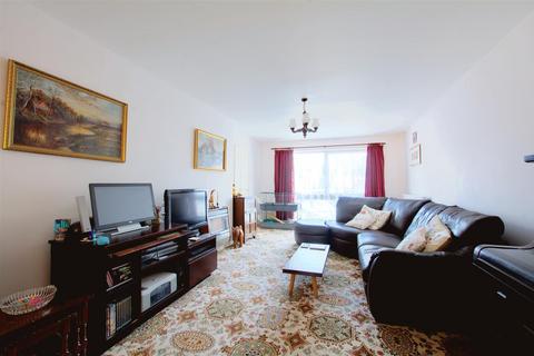 92 Appledore Avenue, Nottingham, NG8 2RW