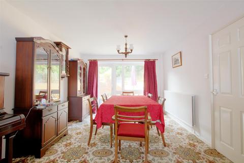 92 Appledore Avenue, Nottingham, NG8 2RW