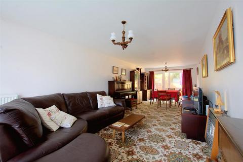 92 Appledore Avenue, Nottingham, NG8 2RW
