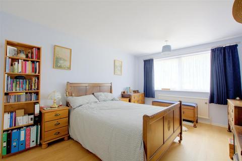 92 Appledore Avenue, Nottingham, NG8 2RW