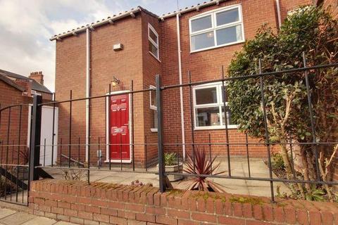 3 bedroom house to rent, Railway Street, Beverley