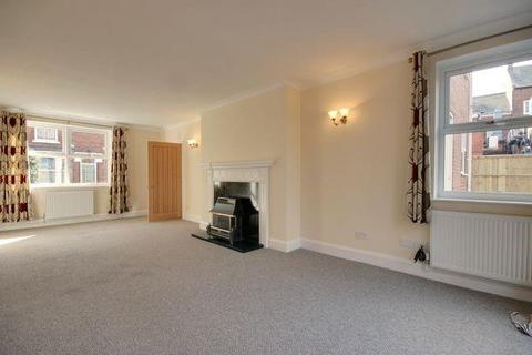 3 bedroom house to rent, Railway Street, Beverley