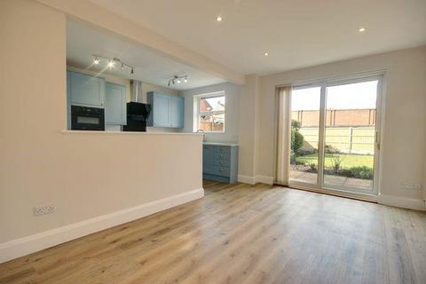 3 bedroom house to rent, Railway Street, Beverley