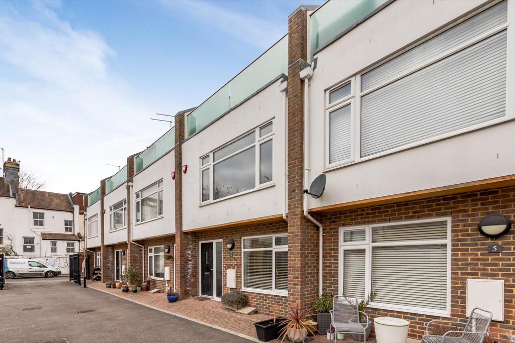 Connaught Mews, Melbourne Street, Brighton 4 bed terraced house for