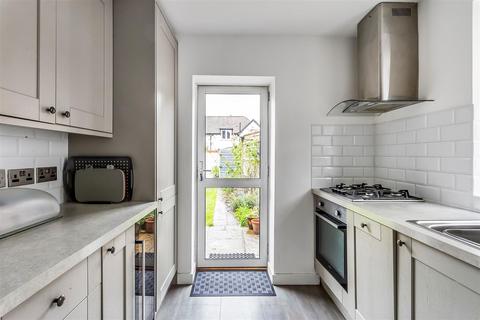 30 Beatrice Road, Oxted, RH8 0PZ