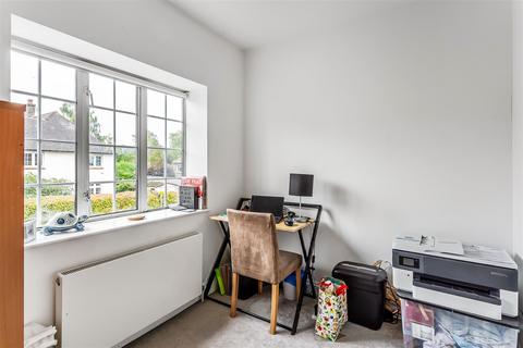 30 Beatrice Road, Oxted, RH8 0PZ
