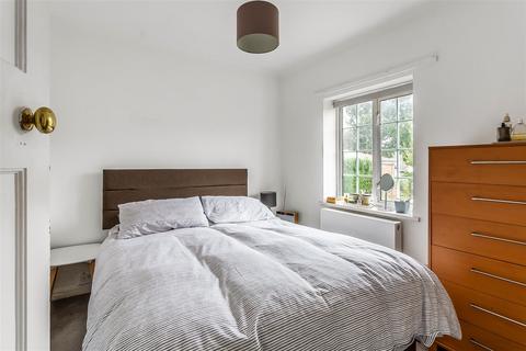 30 Beatrice Road, Oxted, RH8 0PZ