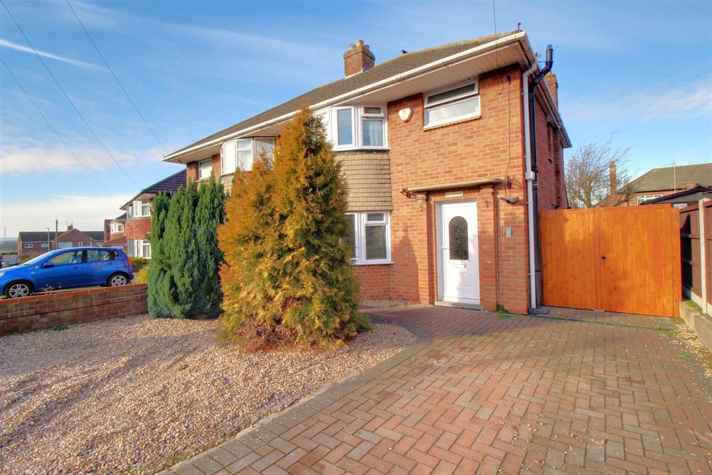 Chosen Drive, Churchdown, Gloucester 3 bed semidetached house £335,000
