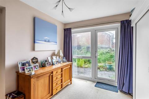 27 Greenacres, Oxted, RH8 0PA