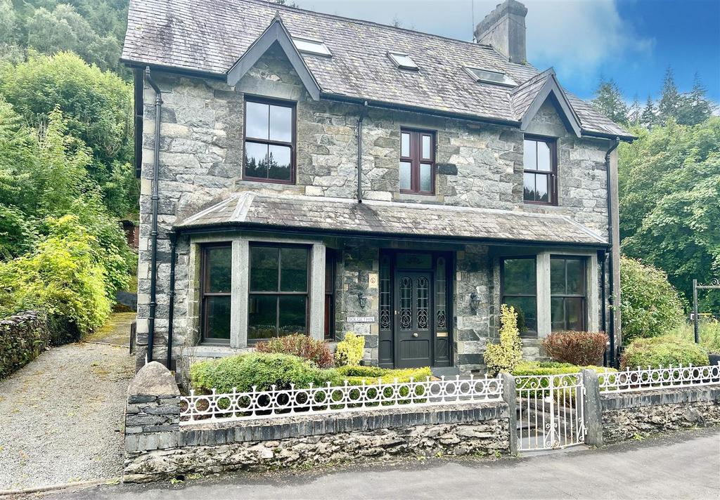 Holyhead Road, BetwsYCoed 7 bed house for sale £395,000