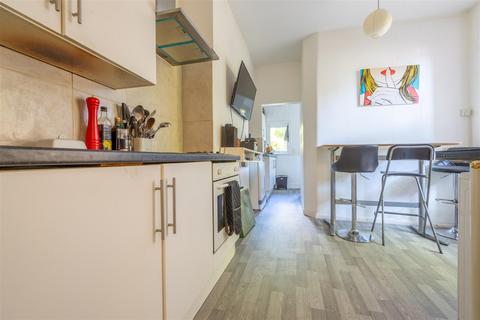 1 bedroom ground floor flat for sale, Glen Road, Leigh-On-Sea