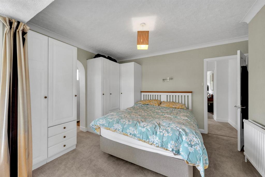 Master bedroom (2).jpg