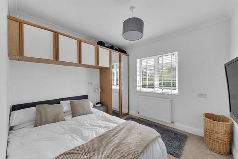 24 Lime Tree Walk, West Wickham, BR4 9ED