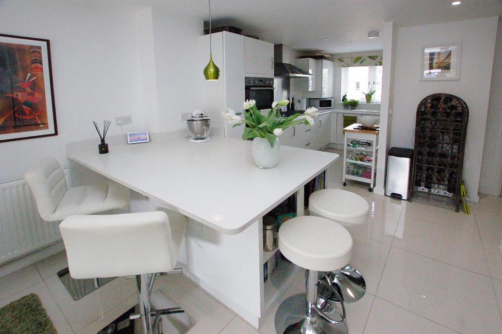 Crabapple Road, Tonbridge 4 bed end of terrace house for sale £550,000