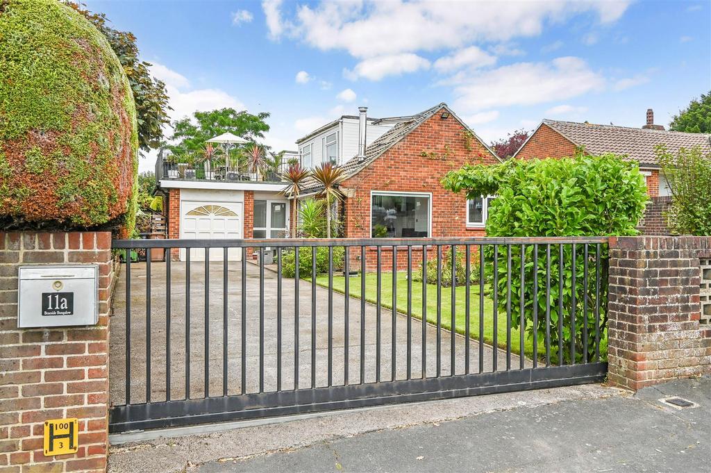 East Cosham, Hampshire 2 bed detached bungalow for sale £375,000