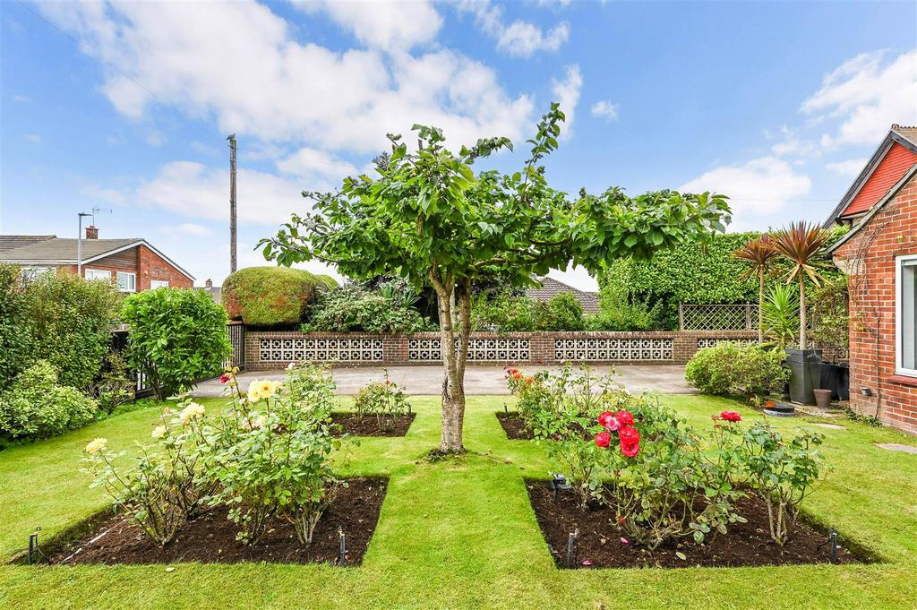 East Cosham, Hampshire 2 bed detached bungalow for sale £375,000