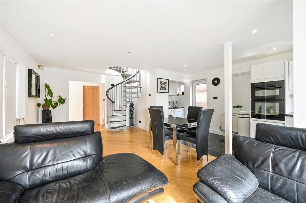 East Cosham, Hampshire 2 bed detached bungalow for sale £375,000