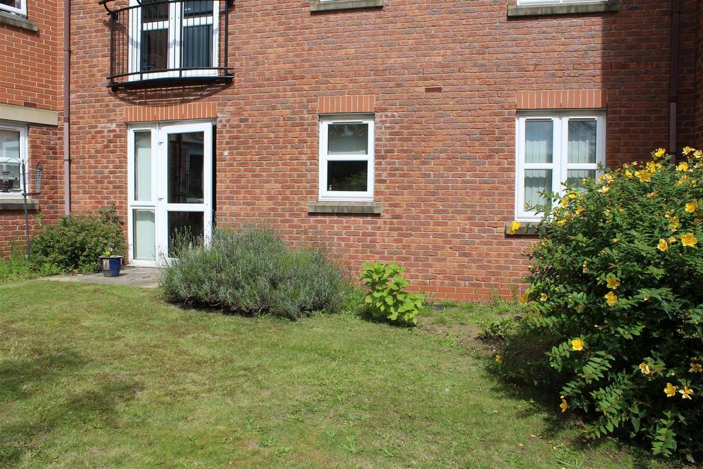 Ingle Court, Market Weighton, York 1 bed flat for sale £105,000