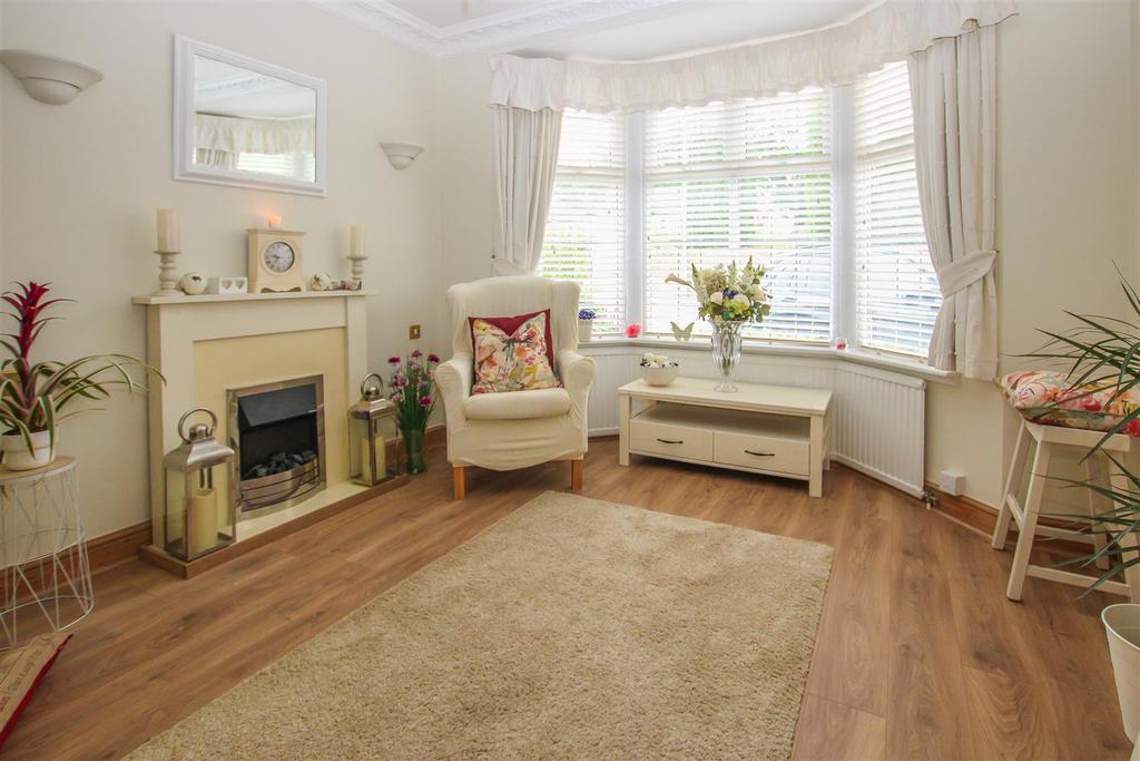 Ingrave Road, Brentwood 4 bed detached house for sale £775,000