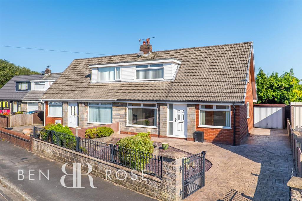 Longfield Avenue, Coppull, Chorley 3 bed semidetached bungalow £169,995