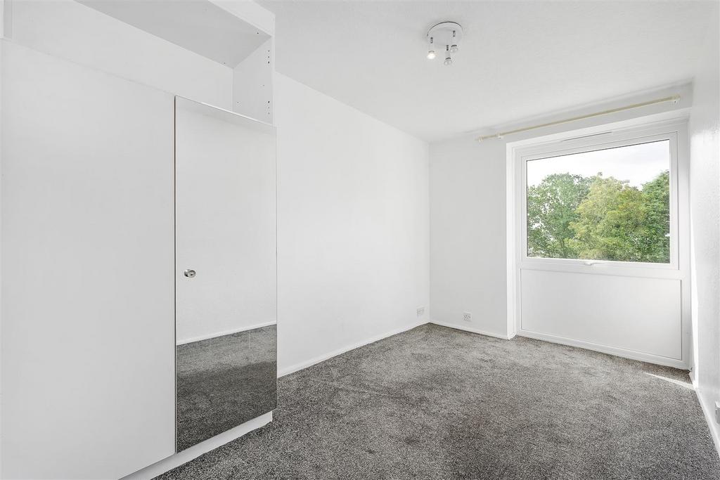 Priory Crescent-7.JPG