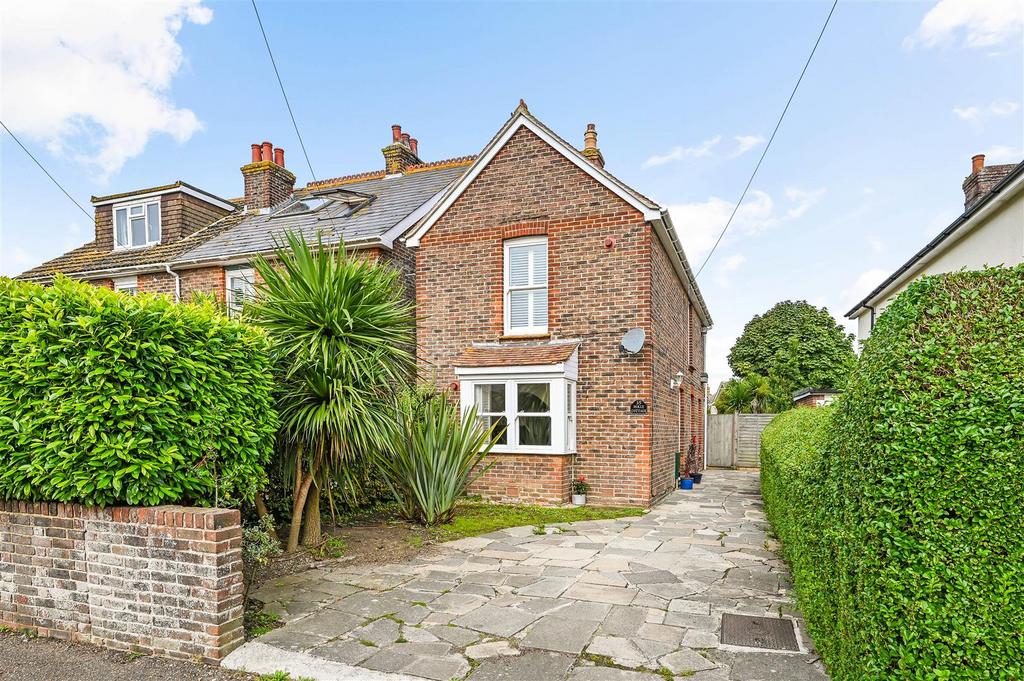 Brooks Lane, Bosham, Chichester 3 bed detached house for sale £475,000