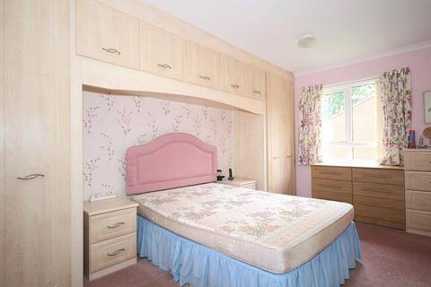 2 bedroom bungalow for sale, Norton Road, Letchworth Garden City, SG6