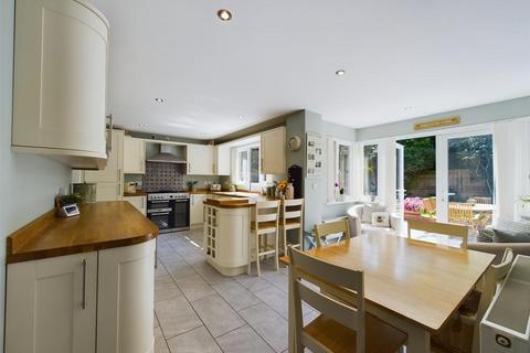 11 Cysgod Y Graig, Burry Port, SA16 0FX