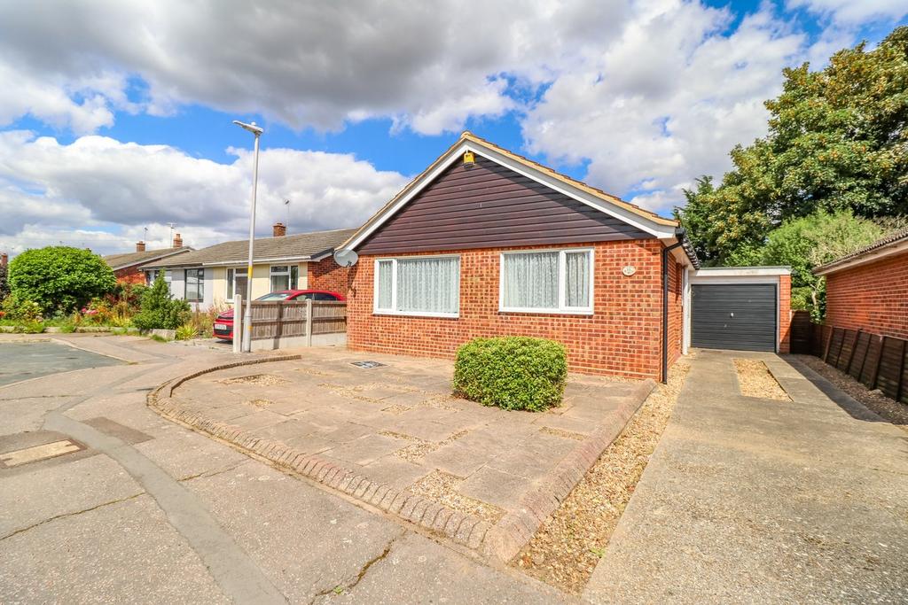 Paddock Way, Wivenhoe, Colchester, CO7 2 bed detached bungalow for sale