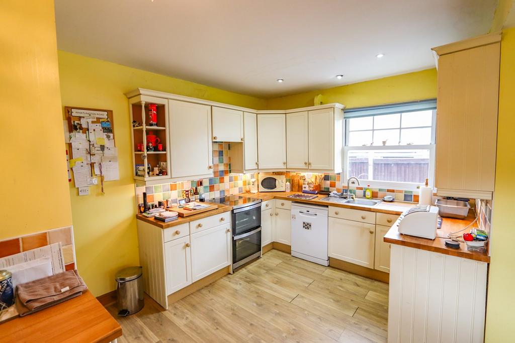 Whatlington Road, Battle, TN33 3 bed detached house for sale £780,000