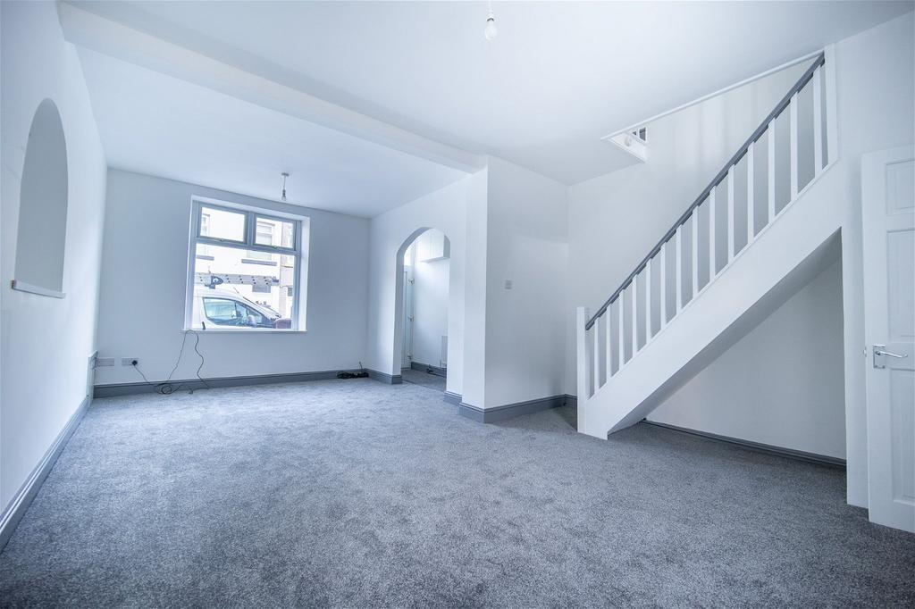 Thomas Street, Llanbradach, Caerphilly, CF83 3LG 3 bed terraced house