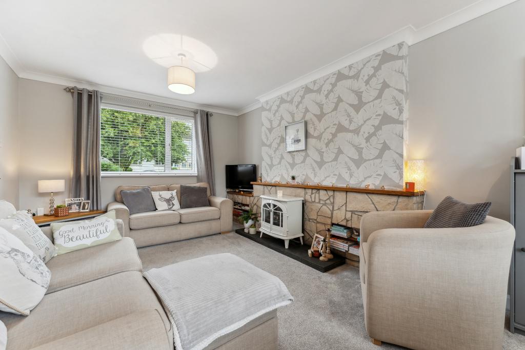 Alexander Avenue, Eaglesham, East Renfrewshire, G76 0DW 2 bed semi