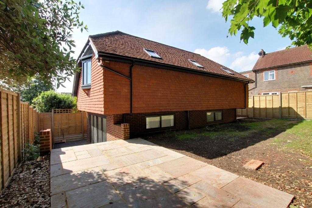 Wivelsfield Road, Haywards Heath, RH16 2 bed detached house for sale