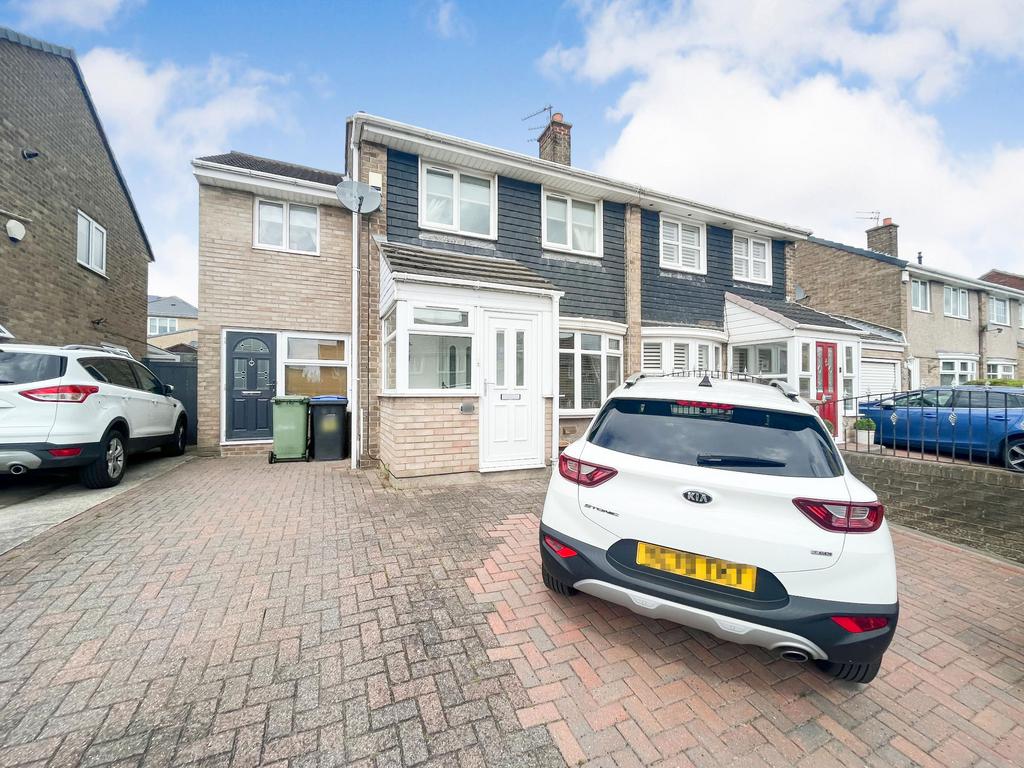Melrose Avenue, Murton, Seaham, Durham, SR7 9SD 3 bed semidetached