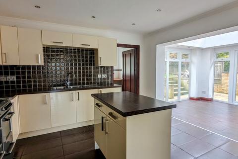 4 bedroom detached house to rent, Spowart Avenue, Llanelli