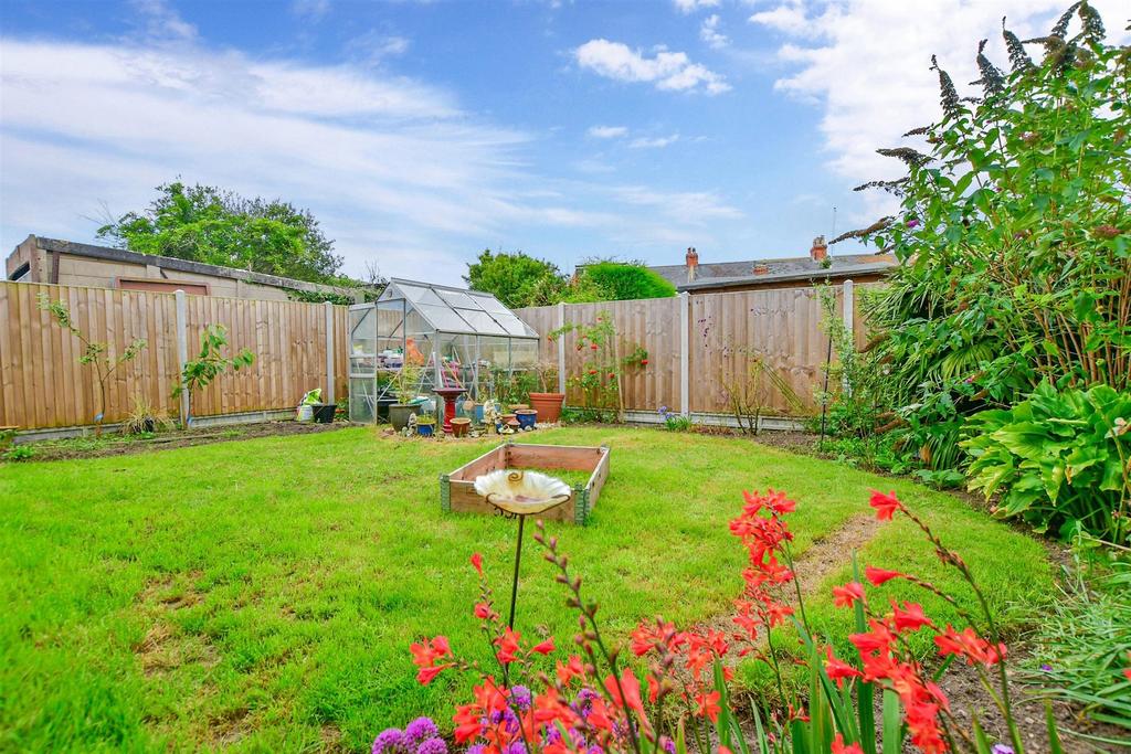 Robin Hood Lane, Lydd, Romney Marsh, Kent 3 bed semidetached house for