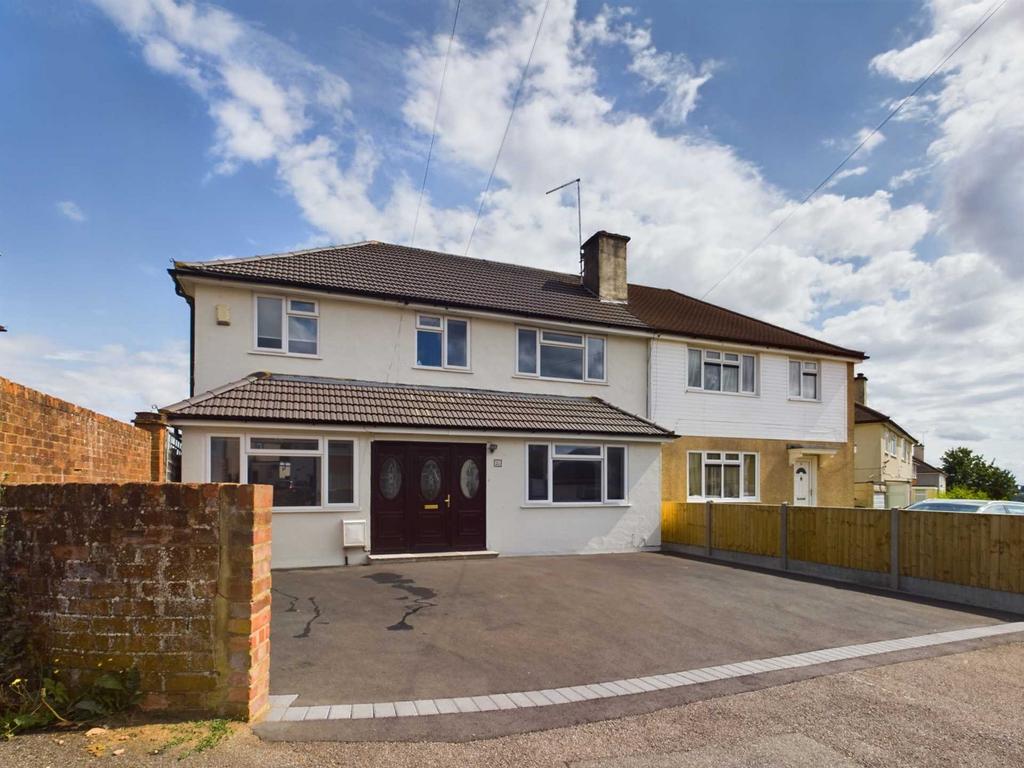 Cambridge Crescent, High HP13 4 bed semidetached house for