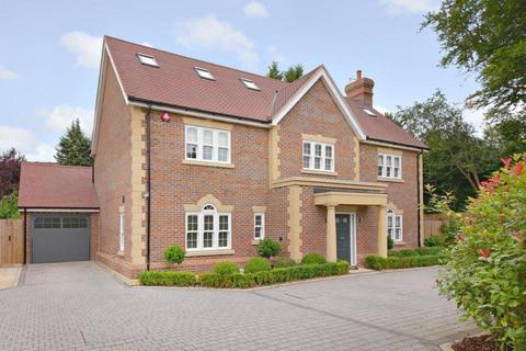 5 bedroom detached house to rent, Spencer Close, Radlett, Hertfordshire, WD7