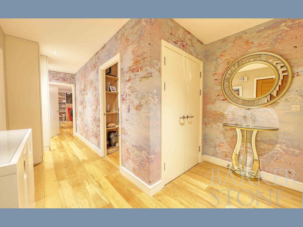 Cliveden Gages, Maidenhead, SL6 3 bed apartment for sale £735,000