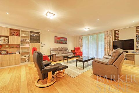 undefined, Cliveden Gages, Taplow, SL6