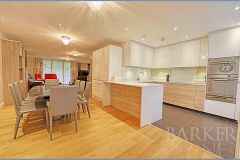 undefined, Cliveden Gages, Taplow, SL6