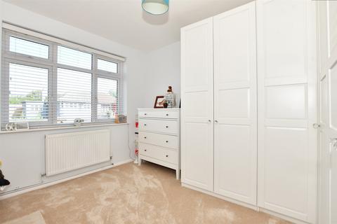 95 Randall Drive, Hornchurch, RM12 6TA