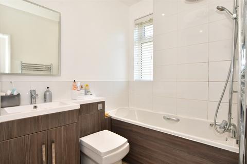 95 Randall Drive, Hornchurch, RM12 6TA