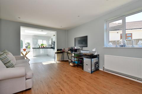 95 Randall Drive, Hornchurch, RM12 6TA