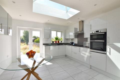 95 Randall Drive, Hornchurch, RM12 6TA