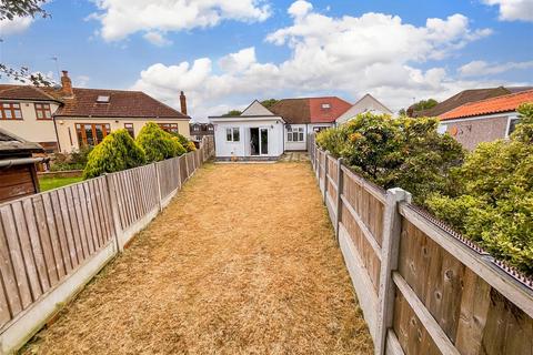 95 Randall Drive, Hornchurch, RM12 6TA