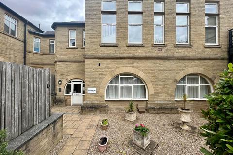 2 bedroom ground floor flat to rent, Charlotte Close, Halifax HX1