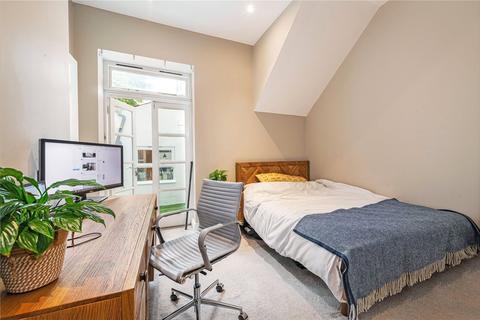 16a Beauchamp Road, London, SW11 1PQ